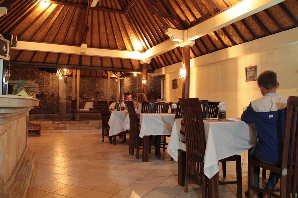 Barong Cafe Bungalow And Restaurant อาเม็ด ภายนอก รูปภาพ